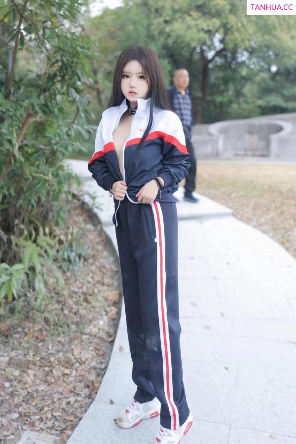   [XiuRen]高清写真图 2024.04.02 No.8335 小薯条nienie 美臀性感第78张图片